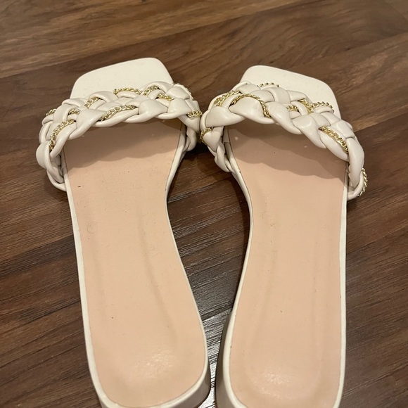 ! 2 for 20 ! GOLD AND WHITE LOW PLATFORM HEELS - Picture 6 of 6